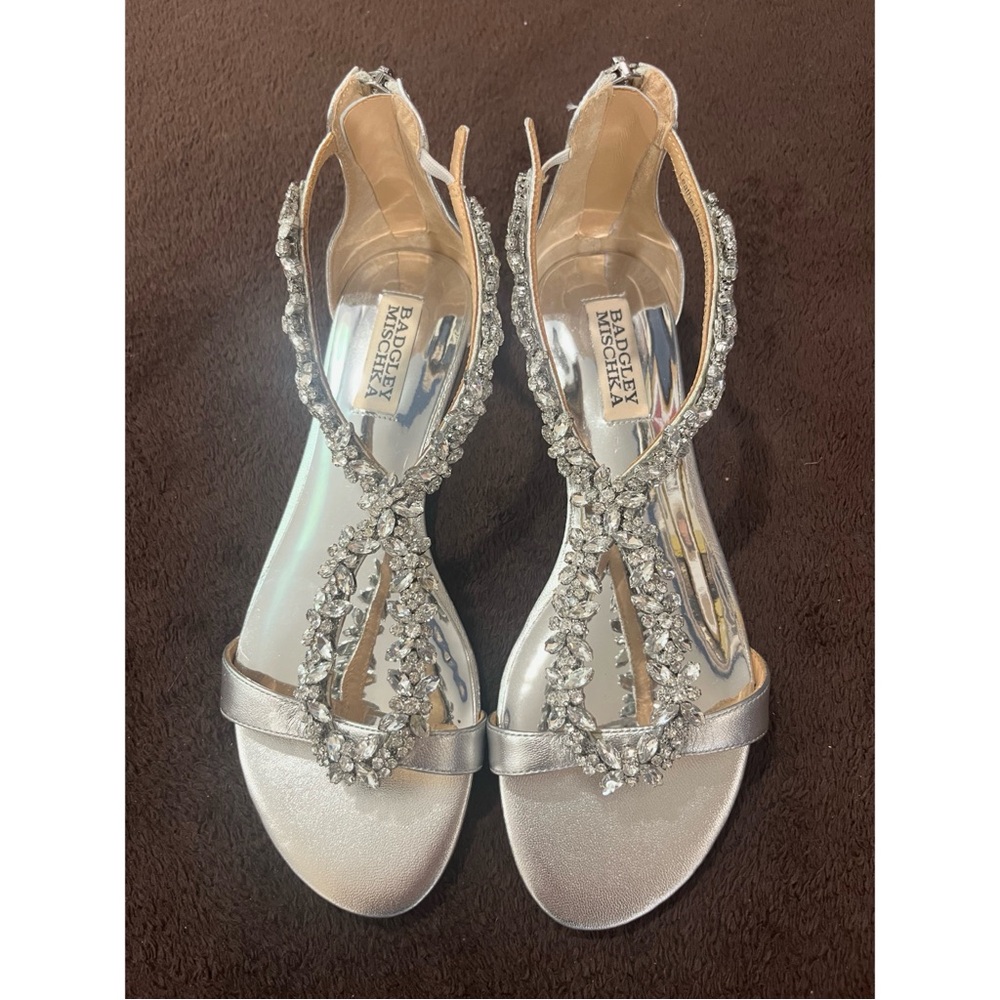 Badgley Mischka Silver Sandals Flats Rhinestone Size 6.5 Wedding Prom
